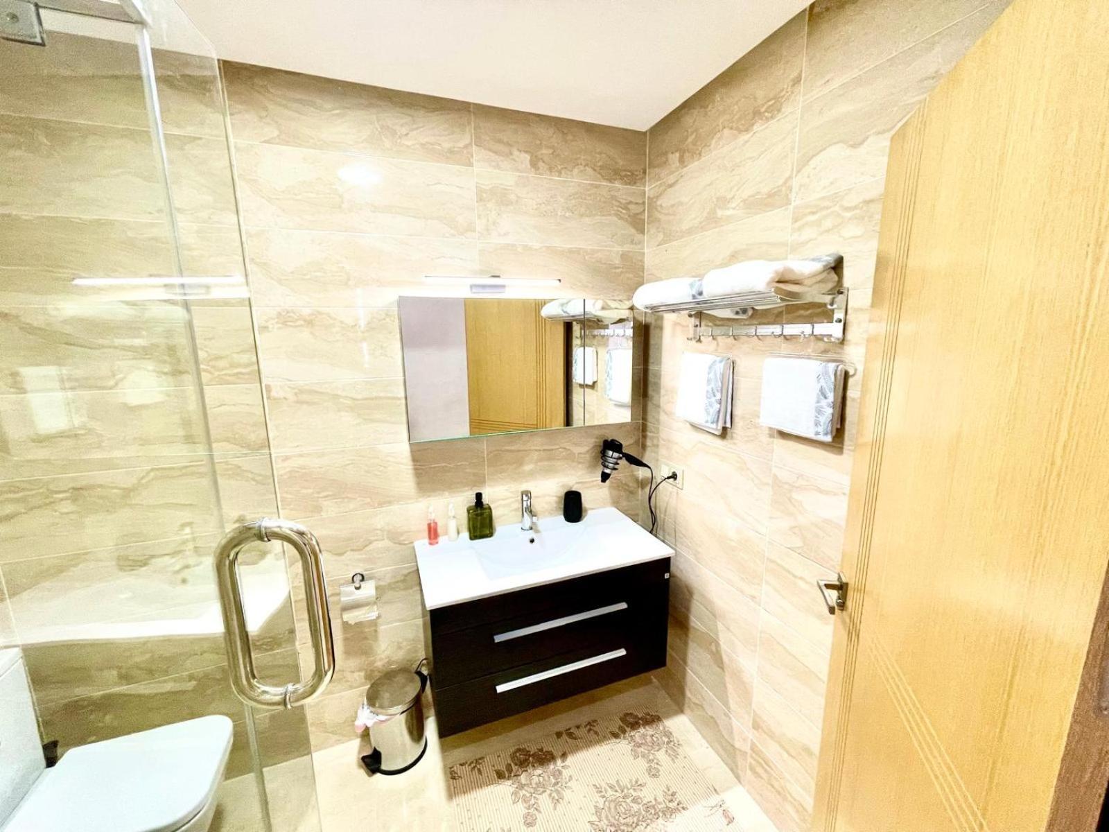 Modern Elegance With Sea Views In Central Tangier - Steps To Beach, Train And Attractions! Eksteriør bilde