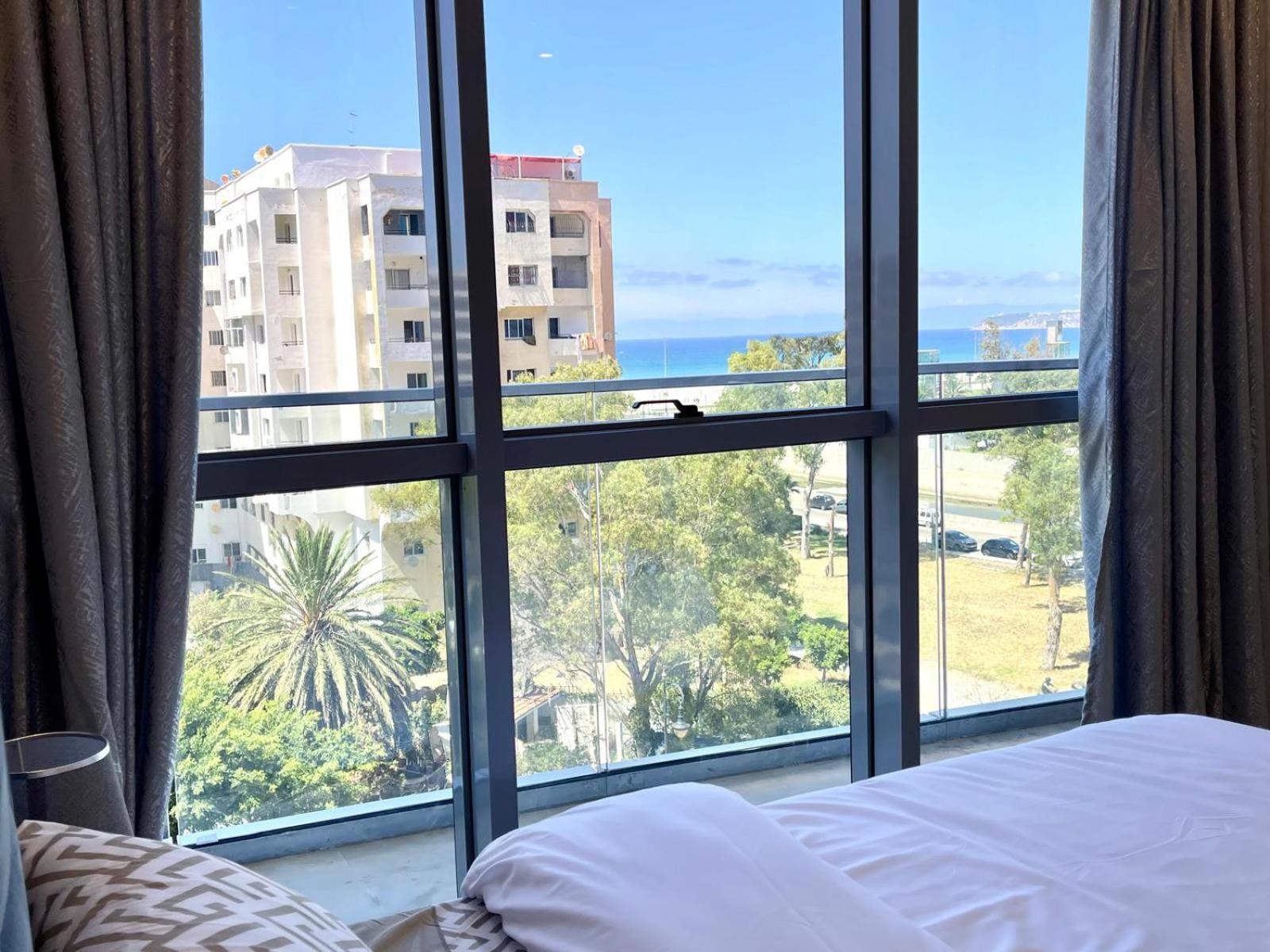Modern Elegance With Sea Views In Central Tangier - Steps To Beach, Train And Attractions! Eksteriør bilde
