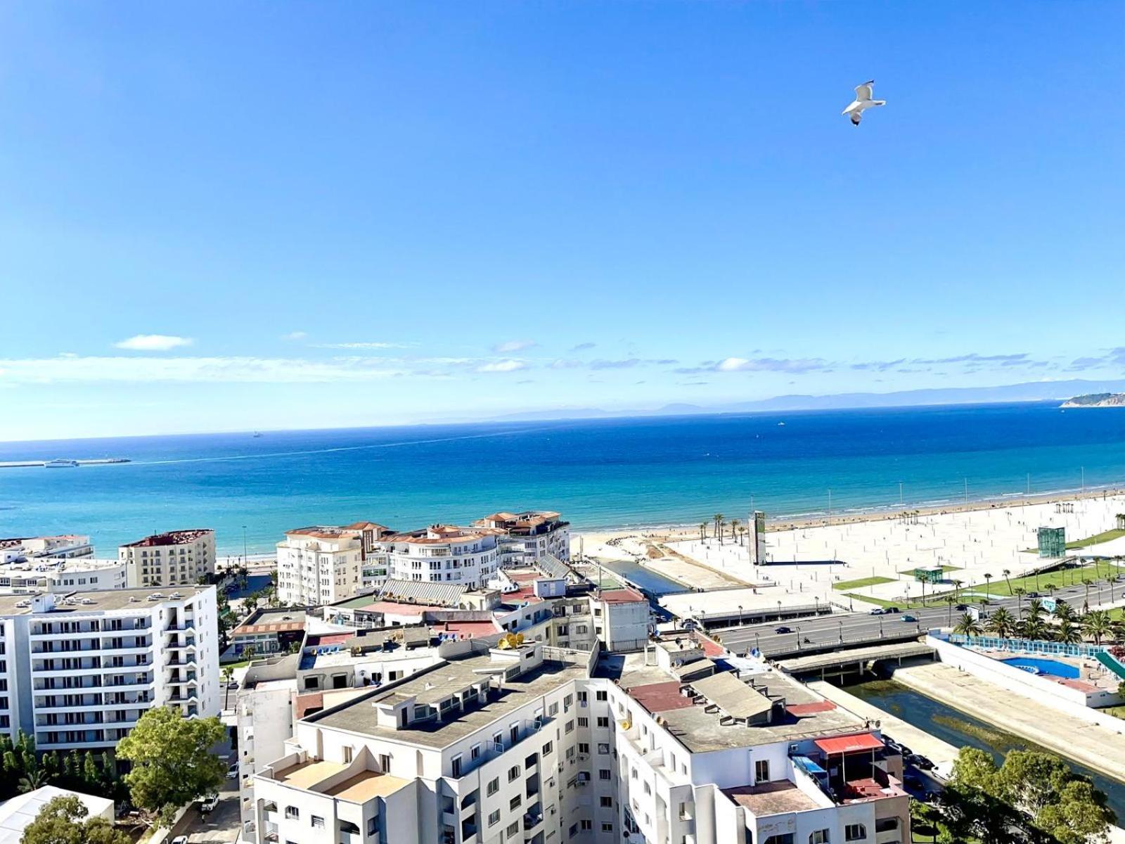Modern Elegance With Sea Views In Central Tangier - Steps To Beach, Train And Attractions! Eksteriør bilde
