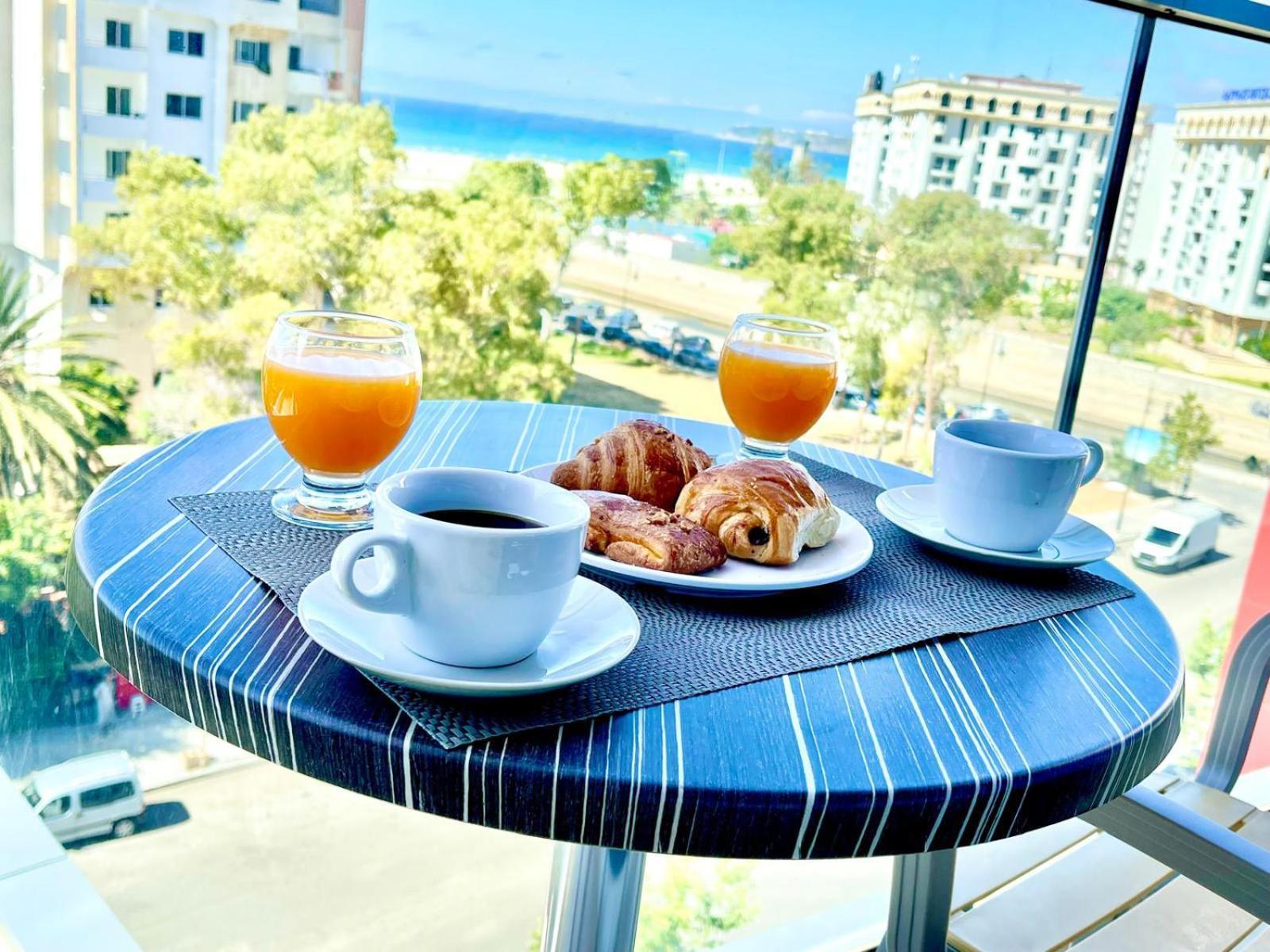 Modern Elegance With Sea Views In Central Tangier - Steps To Beach, Train And Attractions! Eksteriør bilde